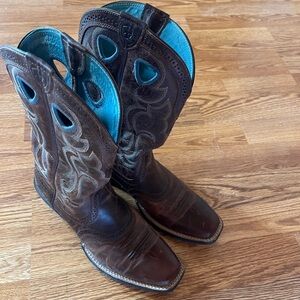 Women’s Ariat cowboy boots